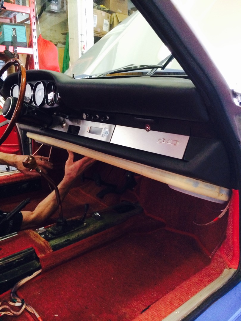 Laser-cut aluminium gauge panel